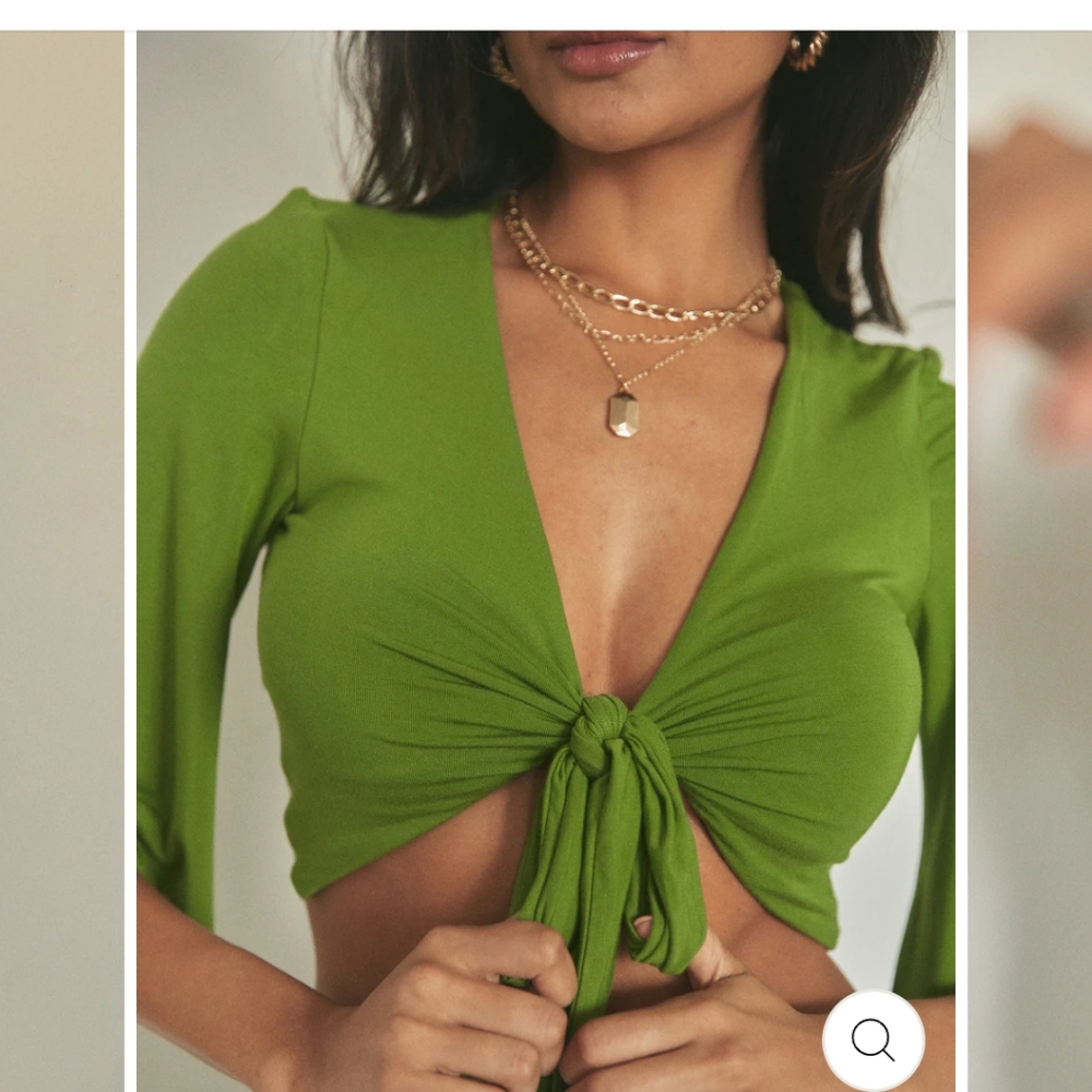 Built-in-bra resort top